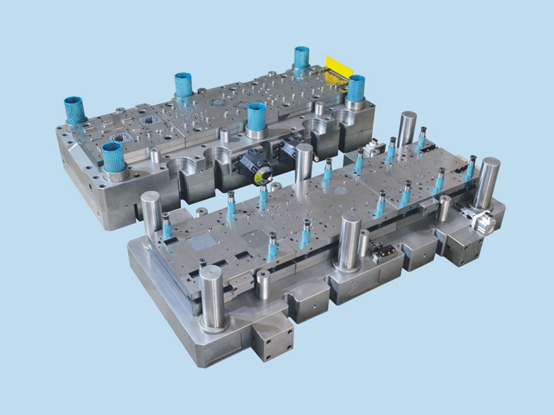 Double rows table fan progressive die